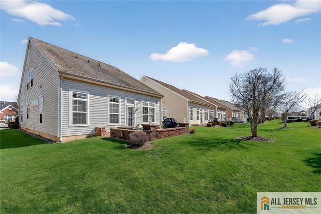 8 Turret Drive, Monroe, NJ 08831