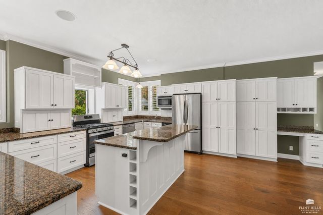 630 S Scenic Drive, Manhattan, KS 66503