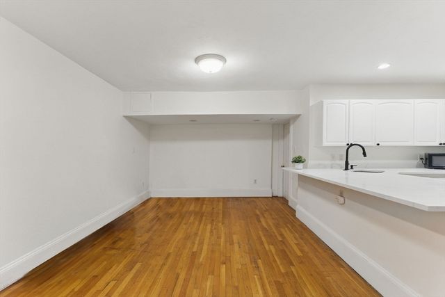 16 Garrison Rd 7, Brookline, MA 02445