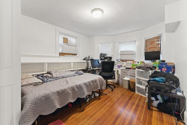 16 Garrison Rd 7, Brookline, MA 02445