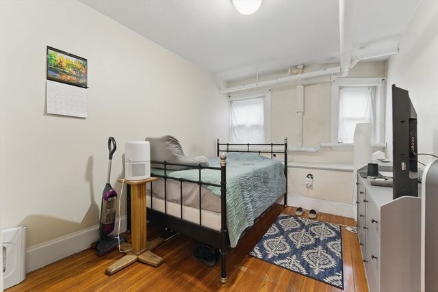 16 Garrison Rd 7, Brookline, MA 02445