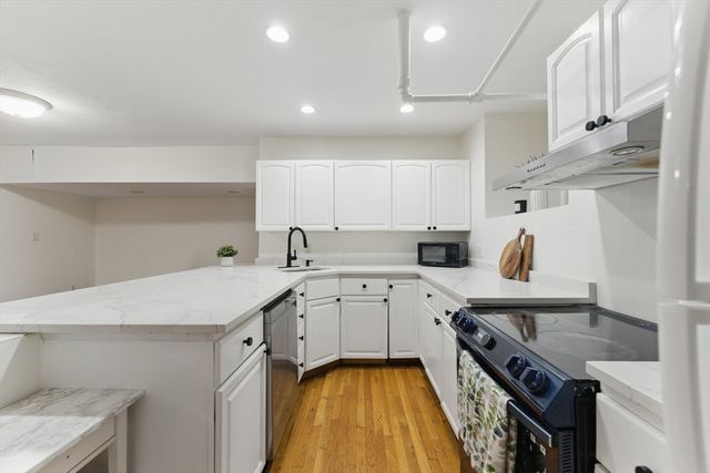 16 Garrison Rd 7, Brookline, MA 02445