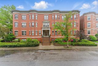 16 Garrison Rd 7, Brookline, MA 02445