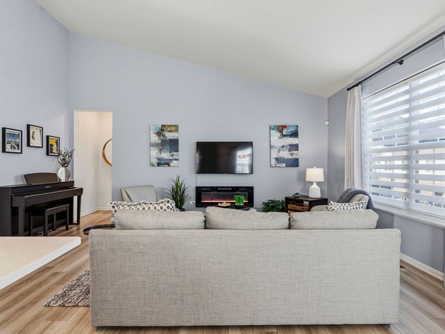 1205 Ardmoor Drive, Crystal Lake, IL 60012