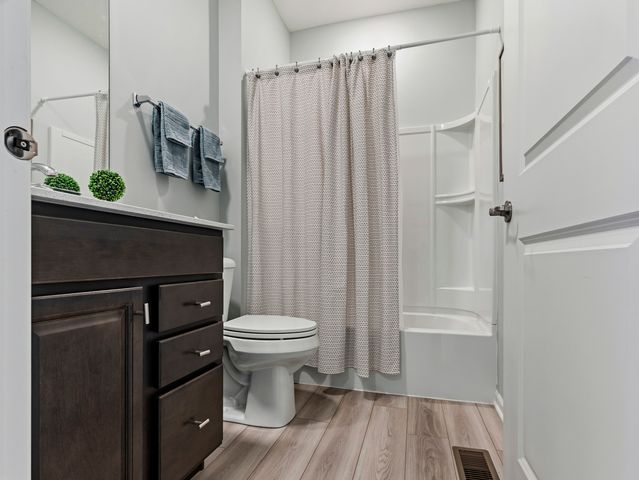 1205 Ardmoor Drive, Crystal Lake, IL 60012