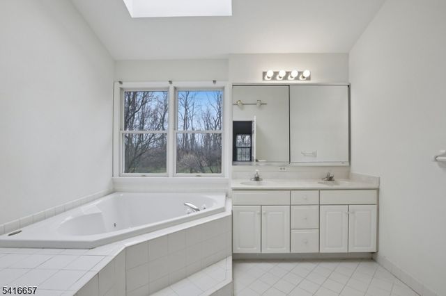 400 Thomas Stewart Way, Greenwich Twp., NJ 08886