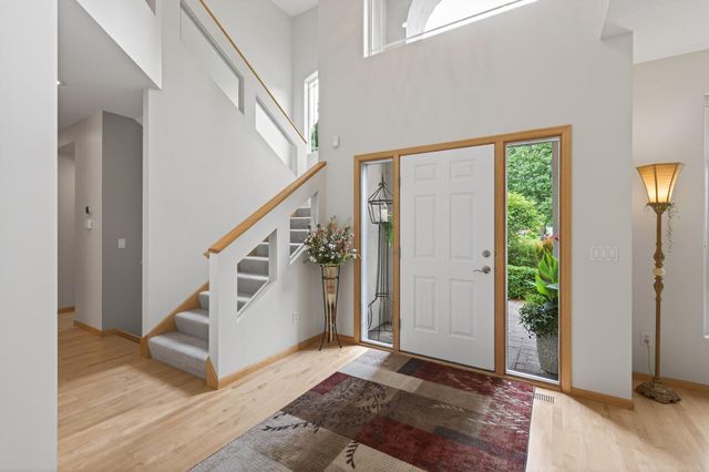 381 Del Rio Drive, Chanhassen, MN 55317