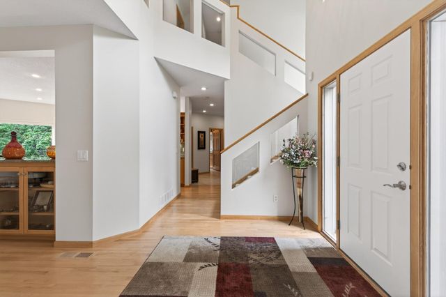 381 Del Rio Drive, Chanhassen, MN 55317