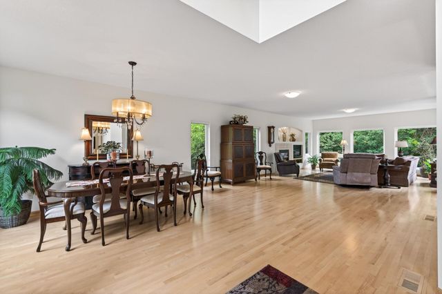 381 Del Rio Drive, Chanhassen, MN 55317