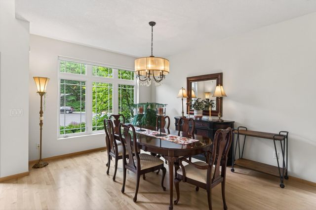 381 Del Rio Drive, Chanhassen, MN 55317