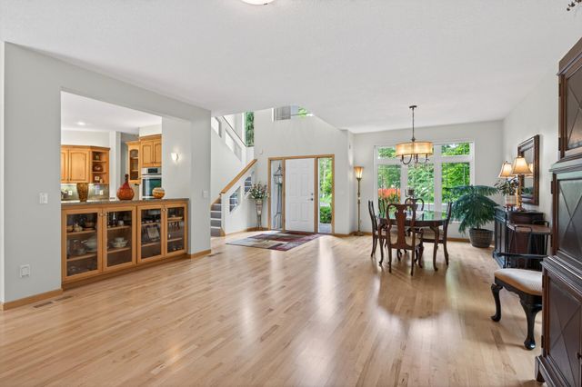 381 Del Rio Drive, Chanhassen, MN 55317
