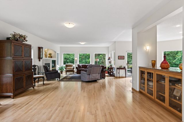 381 Del Rio Drive, Chanhassen, MN 55317