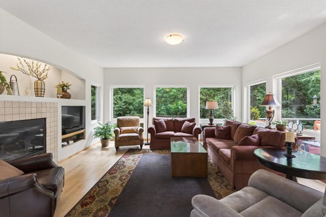 381 Del Rio Drive, Chanhassen, MN 55317
