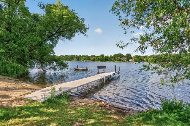 381 Del Rio Drive, Chanhassen, MN 55317