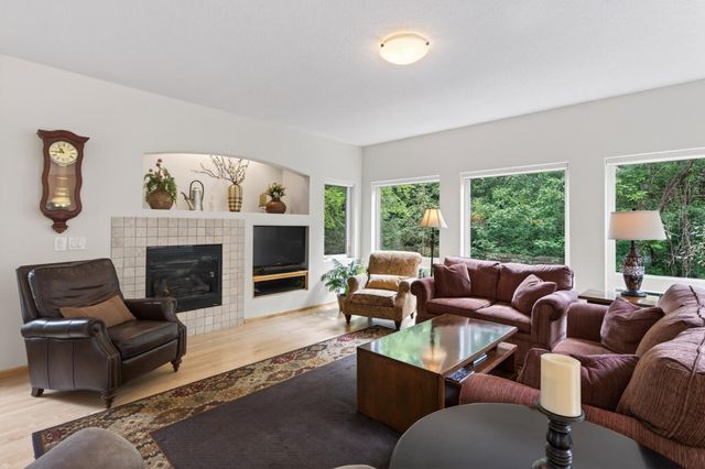 381 Del Rio Drive, Chanhassen, MN 55317