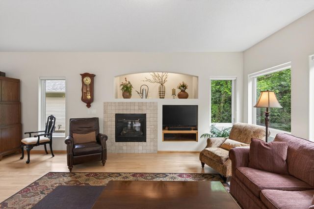 381 Del Rio Drive, Chanhassen, MN 55317