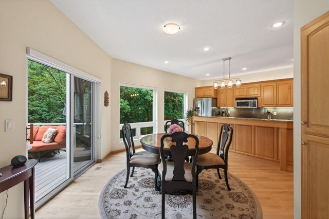 381 Del Rio Drive, Chanhassen, MN 55317