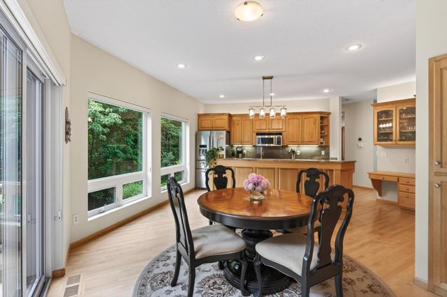 381 Del Rio Drive, Chanhassen, MN 55317