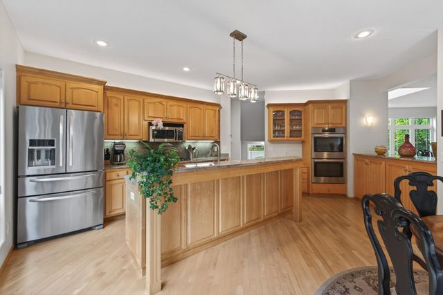 381 Del Rio Drive, Chanhassen, MN 55317