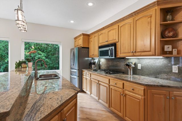 381 Del Rio Drive, Chanhassen, MN 55317