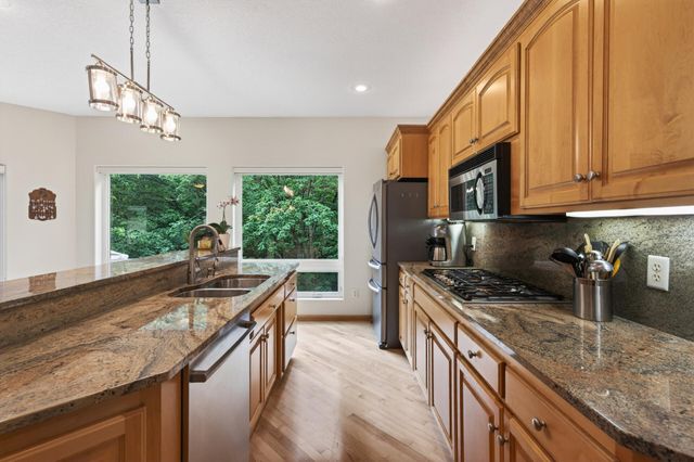 381 Del Rio Drive, Chanhassen, MN 55317