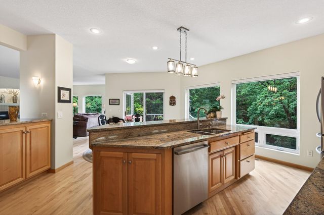 381 Del Rio Drive, Chanhassen, MN 55317