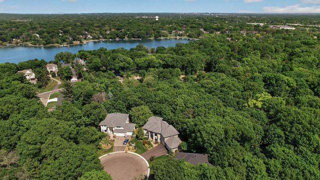 381 Del Rio Drive, Chanhassen, MN 55317