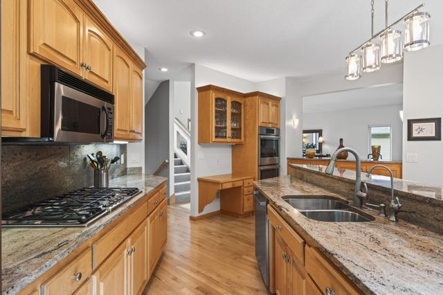 381 Del Rio Drive, Chanhassen, MN 55317
