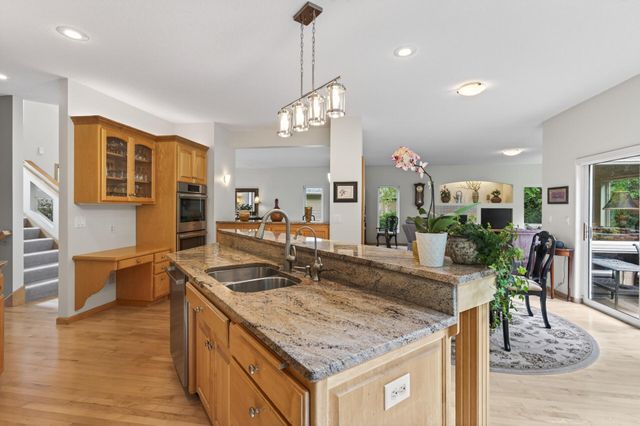 381 Del Rio Drive, Chanhassen, MN 55317
