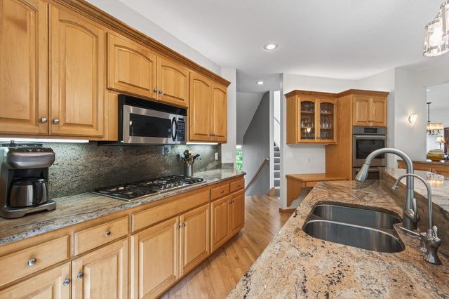 381 Del Rio Drive, Chanhassen, MN 55317