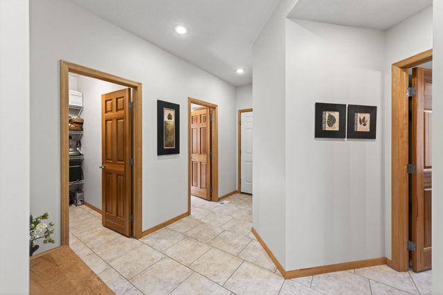 381 Del Rio Drive, Chanhassen, MN 55317