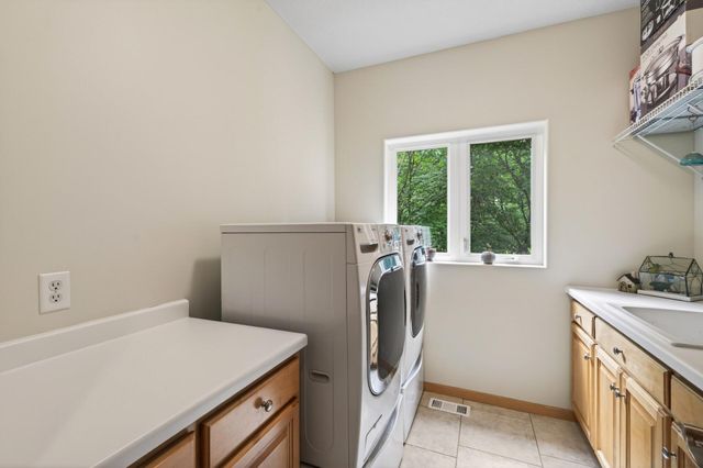 381 Del Rio Drive, Chanhassen, MN 55317