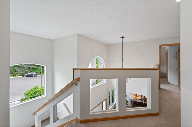 381 Del Rio Drive, Chanhassen, MN 55317