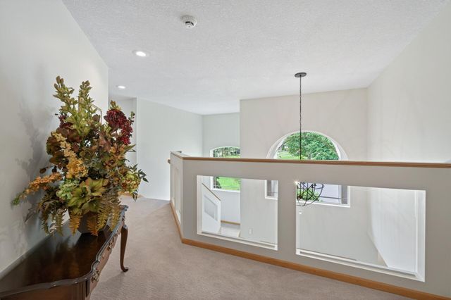 381 Del Rio Drive, Chanhassen, MN 55317