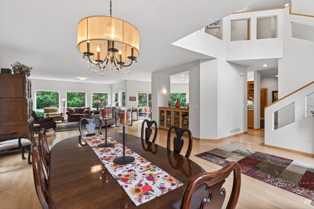 381 Del Rio Drive, Chanhassen, MN 55317