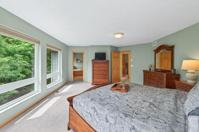 381 Del Rio Drive, Chanhassen, MN 55317