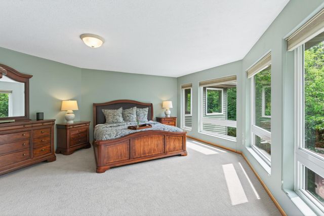 381 Del Rio Drive, Chanhassen, MN 55317