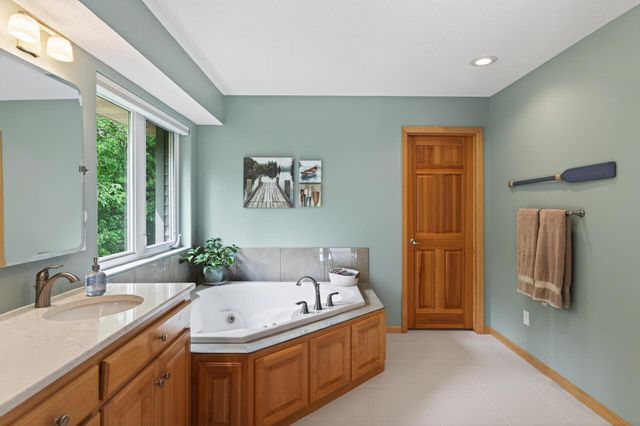 381 Del Rio Drive, Chanhassen, MN 55317