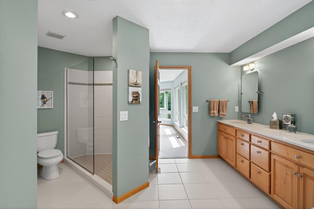 381 Del Rio Drive, Chanhassen, MN 55317