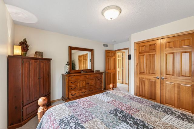381 Del Rio Drive, Chanhassen, MN 55317