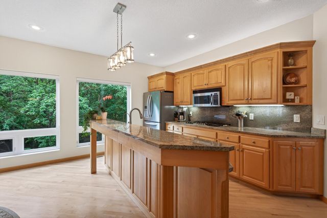 381 Del Rio Drive, Chanhassen, MN 55317