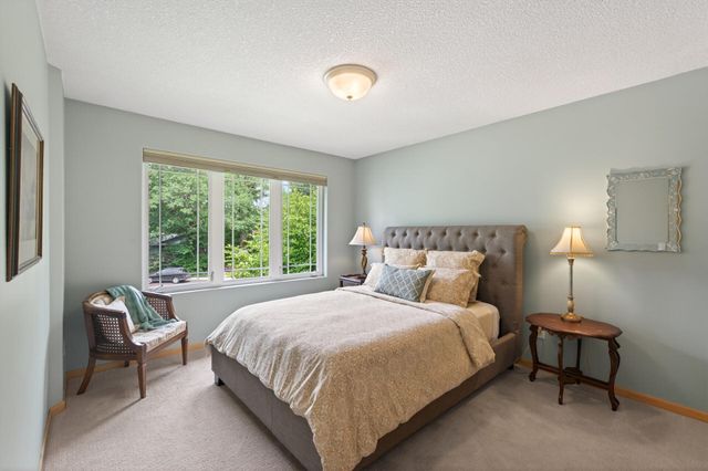 381 Del Rio Drive, Chanhassen, MN 55317