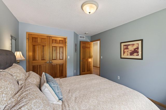 381 Del Rio Drive, Chanhassen, MN 55317