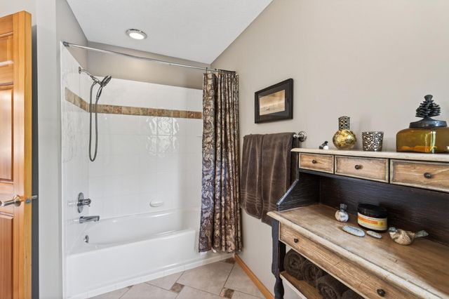 381 Del Rio Drive, Chanhassen, MN 55317