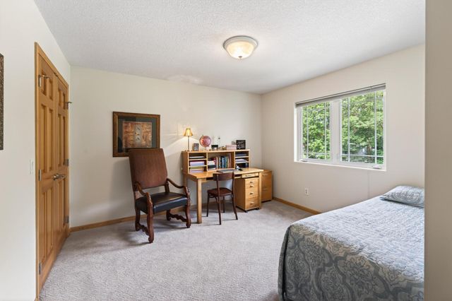 381 Del Rio Drive, Chanhassen, MN 55317