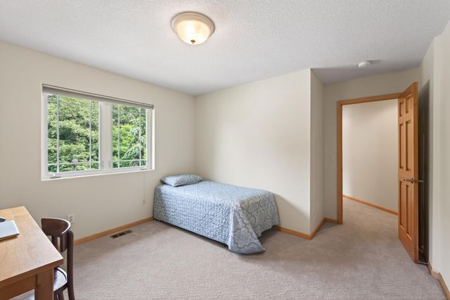 381 Del Rio Drive, Chanhassen, MN 55317