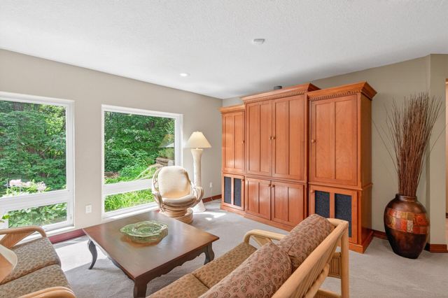 381 Del Rio Drive, Chanhassen, MN 55317