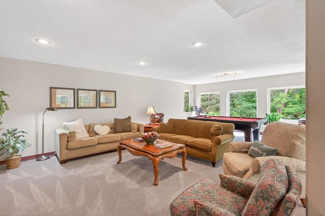 381 Del Rio Drive, Chanhassen, MN 55317