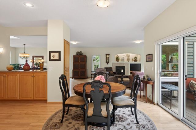 381 Del Rio Drive, Chanhassen, MN 55317