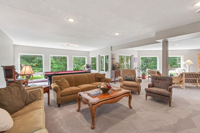 381 Del Rio Drive, Chanhassen, MN 55317